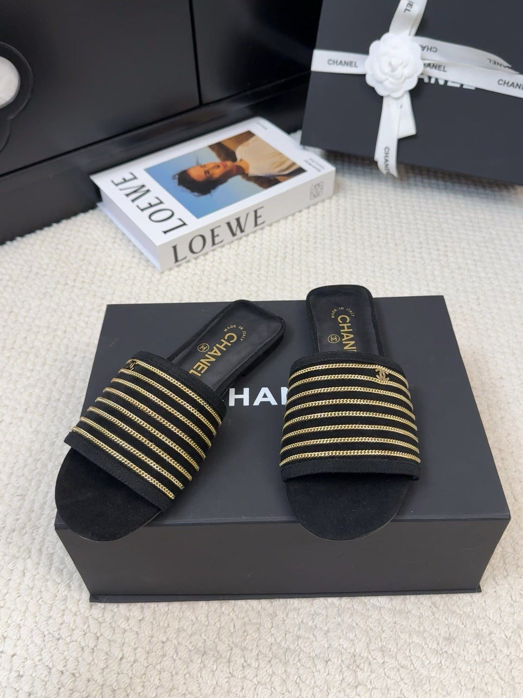 FLAT SLIDE IN BLACK SUEDE WITH GOLD CRYSTALS
