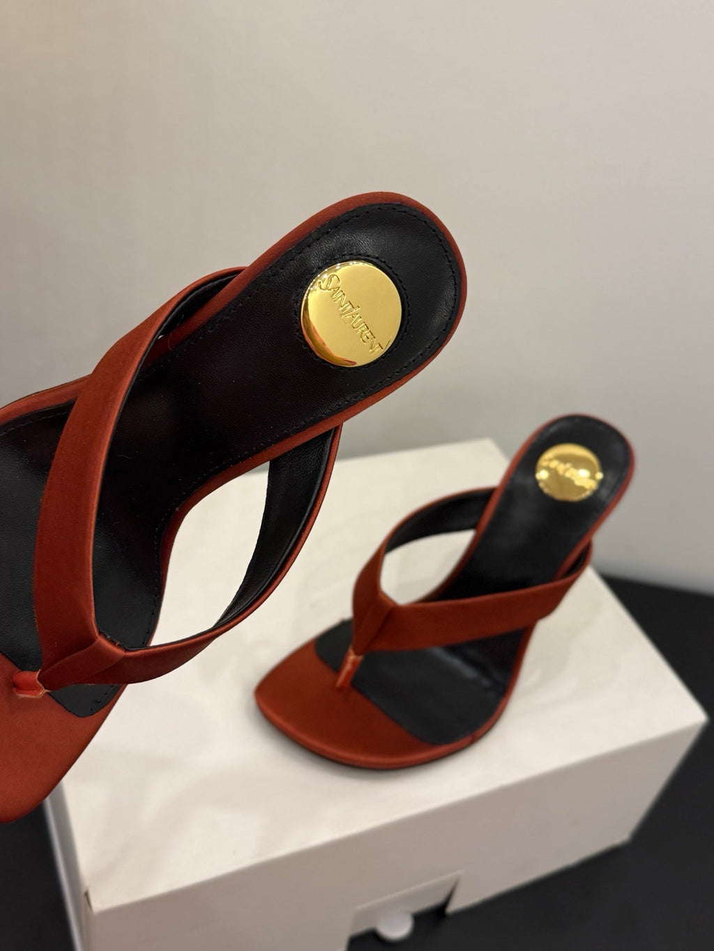 YSL 26S TOE-POST HIGH HEEL SANDALS IN ORANGE SATIN