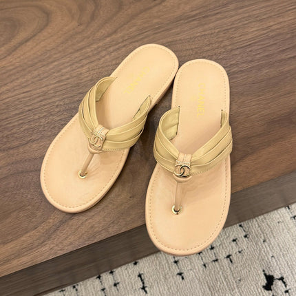 CHANEL 26S THONG SANDALS IN BEIGE CALFSKIN WITH CC LOGO