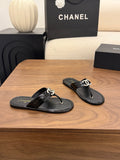 CHANEL 26S THONG SANDALS IN BLACK PATENT CALFSKIN WITH RHINESTONE CC LOGO