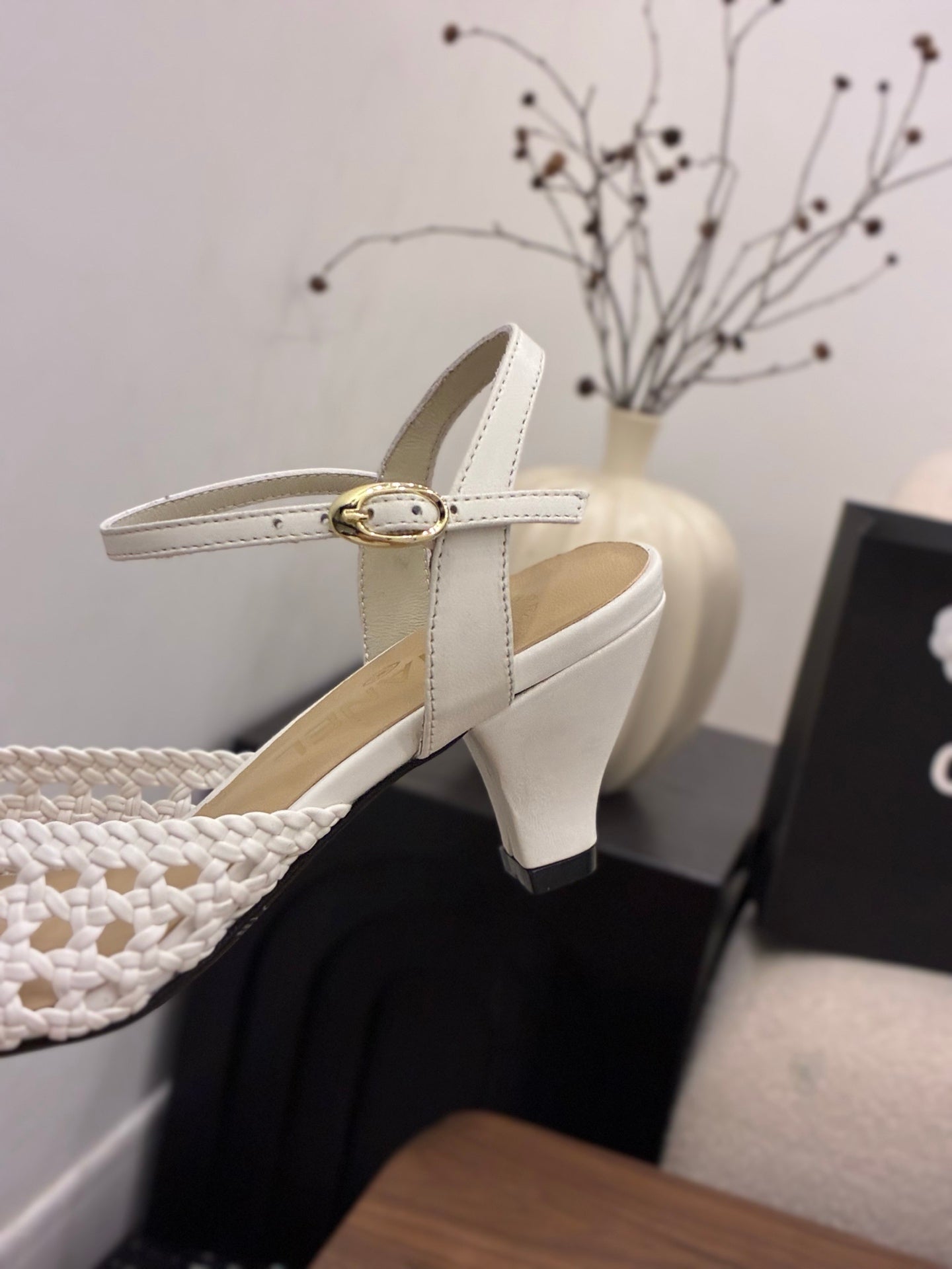CHANEL 26S HIGH-HEELED BACK-STRAP SANDALS 60 MM IN WHITE WOVEN LAMBSKIN