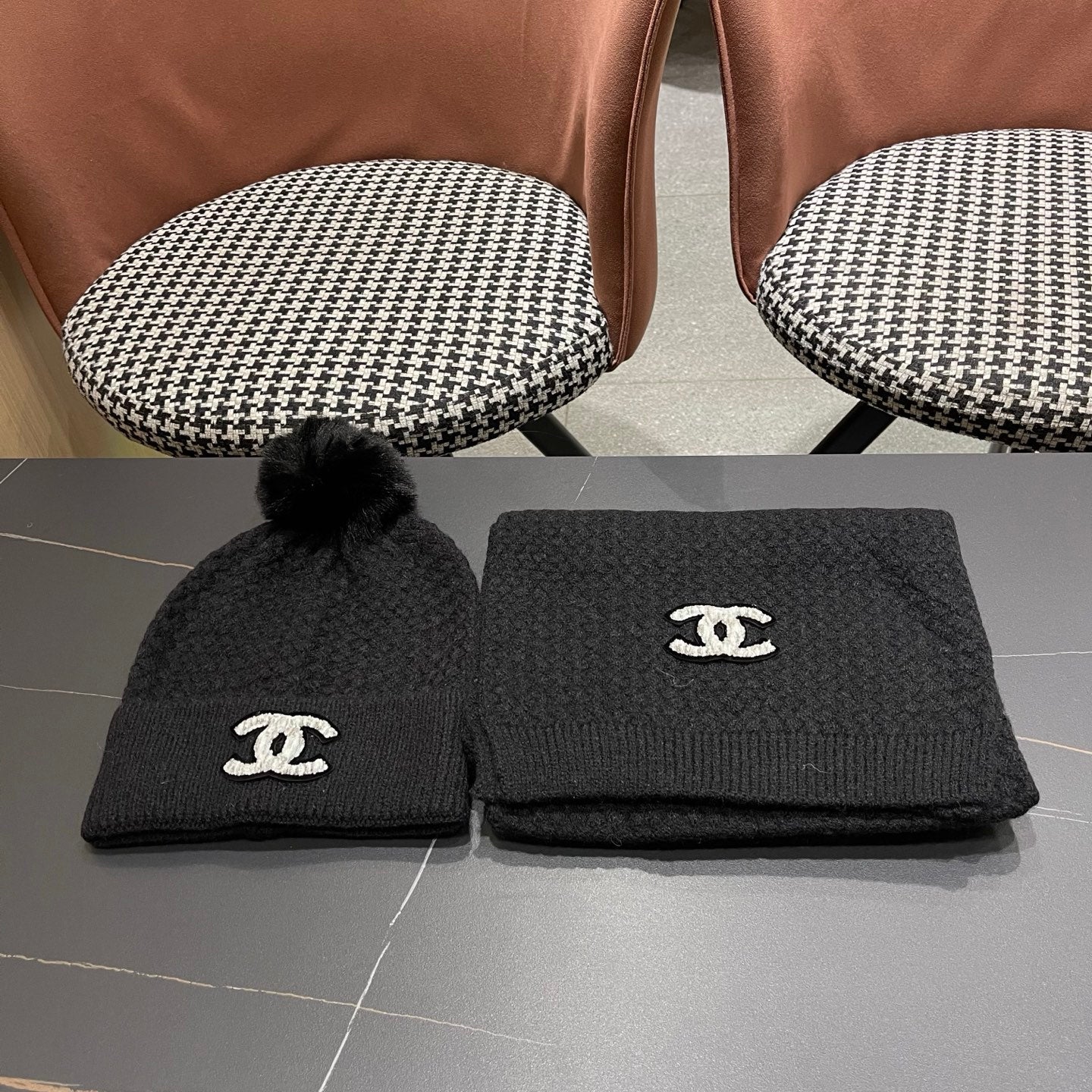 WHITE LOGO BEANIE HAT IN BLACK 875515