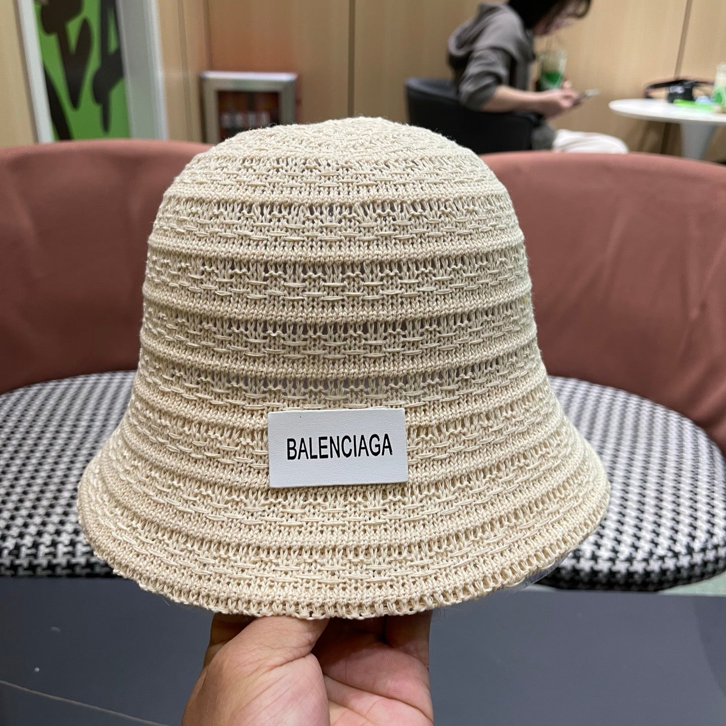 BALENCIAGA 26S BUCKET HAT STYLE 74