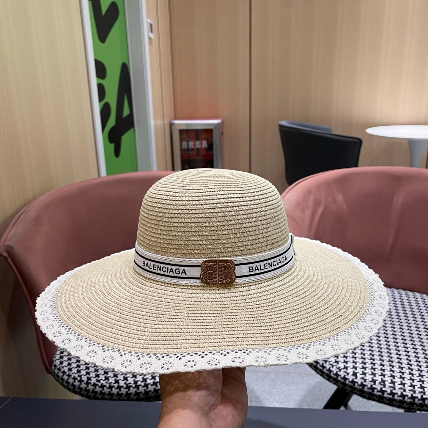 BALENCIAGA 26S WIDE-BRIMMED HAT STYLE 109