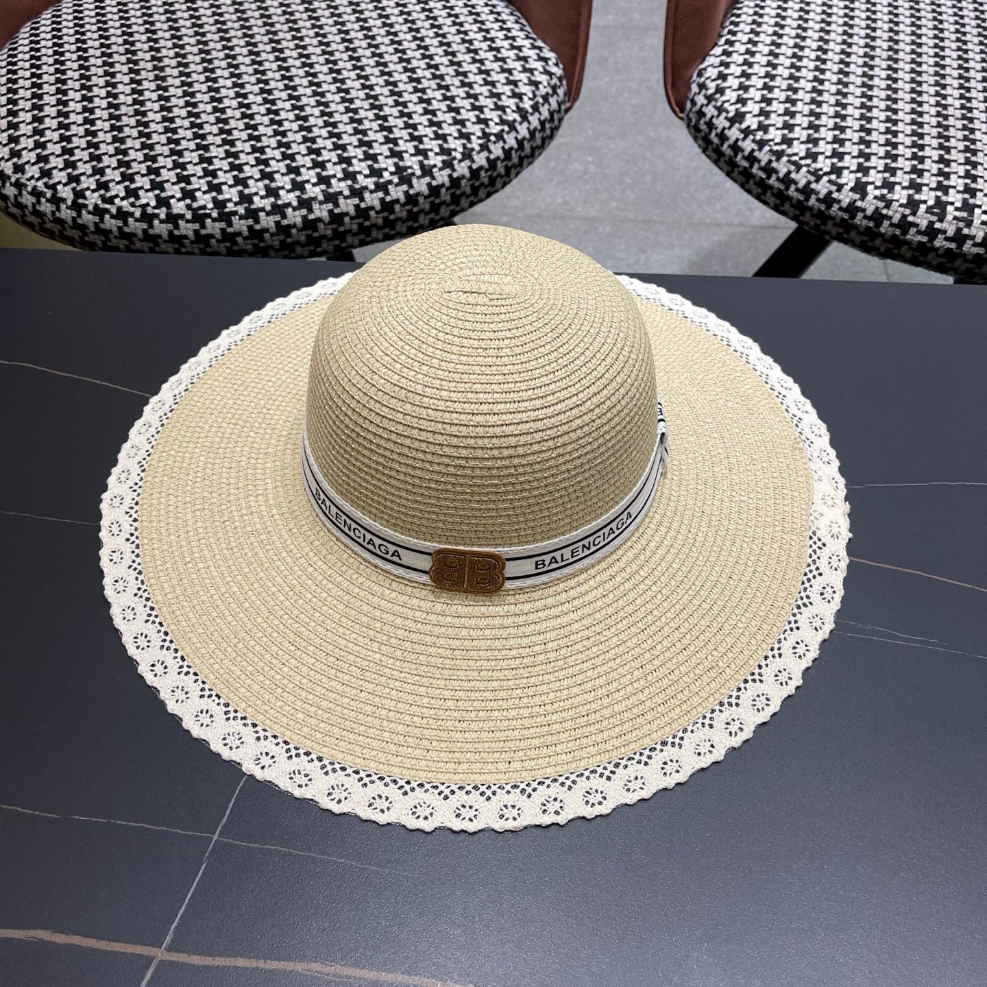 BALENCIAGA 26S WIDE-BRIMMED HAT STYLE 109
