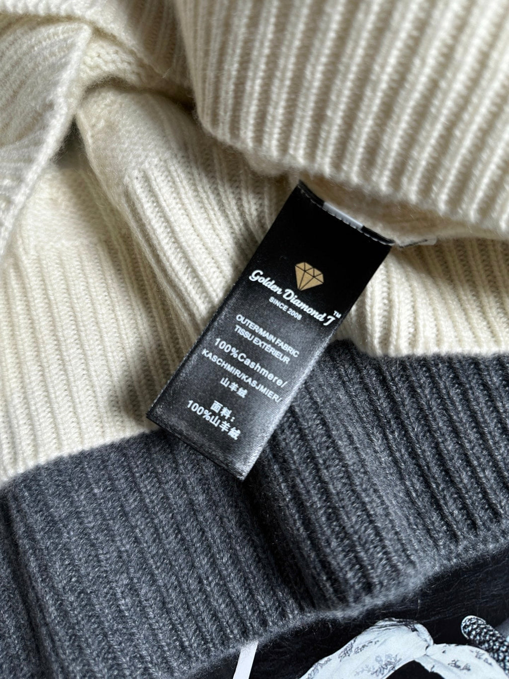 MIUMIU KNIT SWEATER STYLE 237