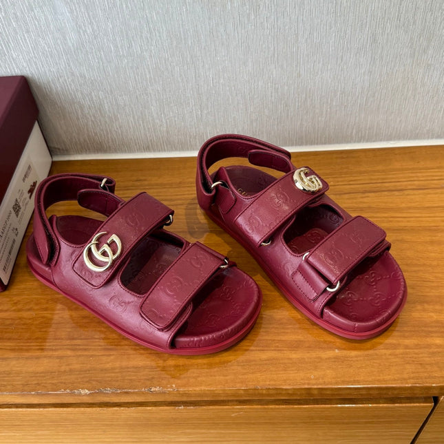 GG SANDALS S25 IN RED LAMBSKIN EMBOSSED LOGO WITH GOLD HARDWARE