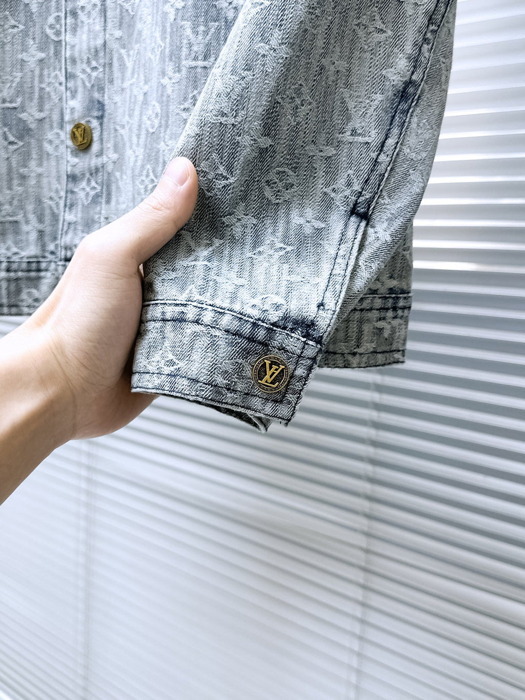 LV SHIRT JACKET IN WHITE BLUE MONOGRAM DENIM 239126