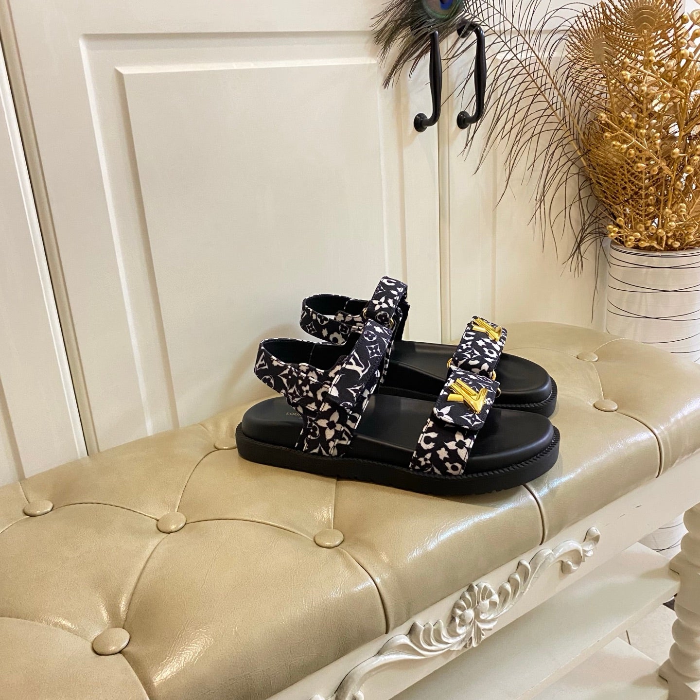 LV 26S SANDALS IN BLACK CANVAS