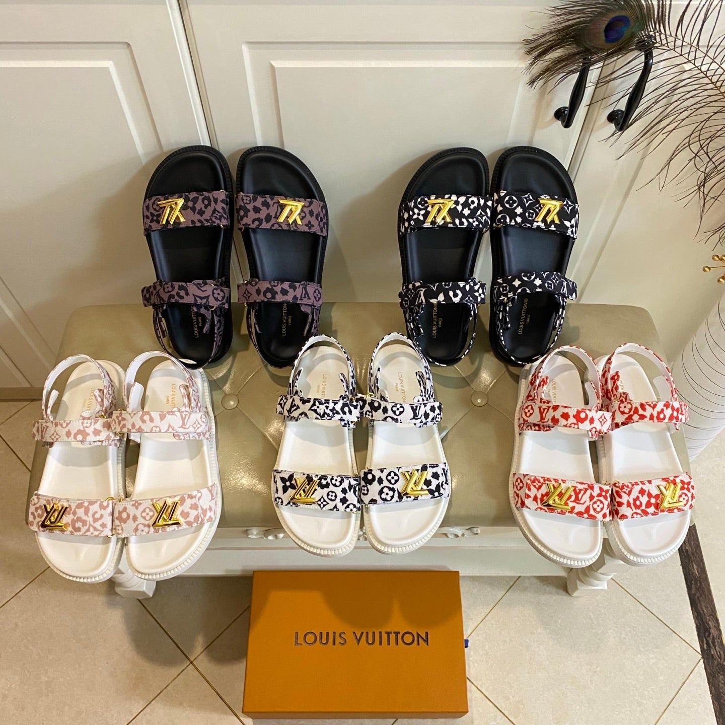 LV 26S SANDALS IN BLACK CANVAS