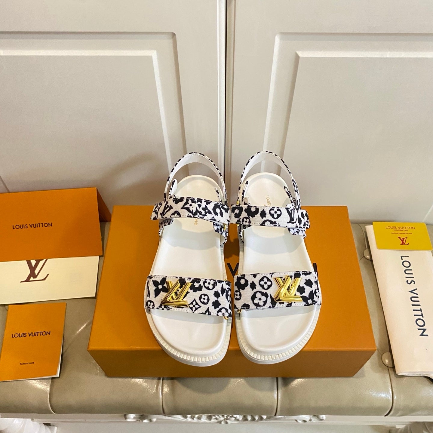 LV 26S SANDALS IN WHITE AND BLACK CANVAS