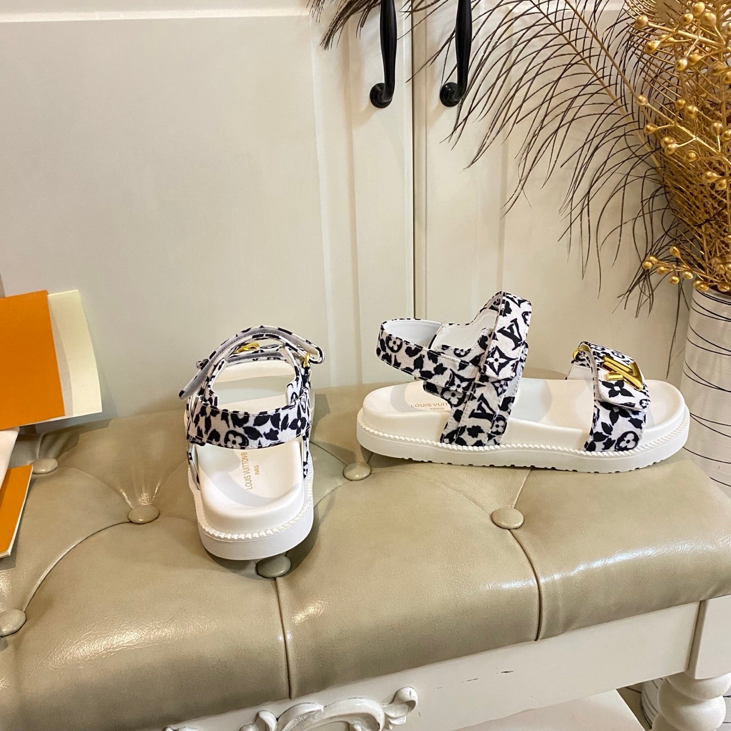 LV 26S SANDALS IN WHITE AND BLACK CANVAS