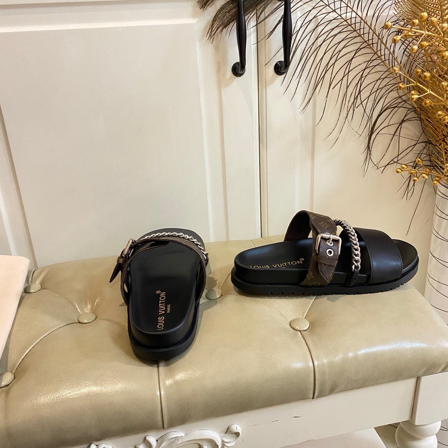 LV 26S STRAP SLIDES IN DARK BROWN CALFSKIN AND CANVAS
