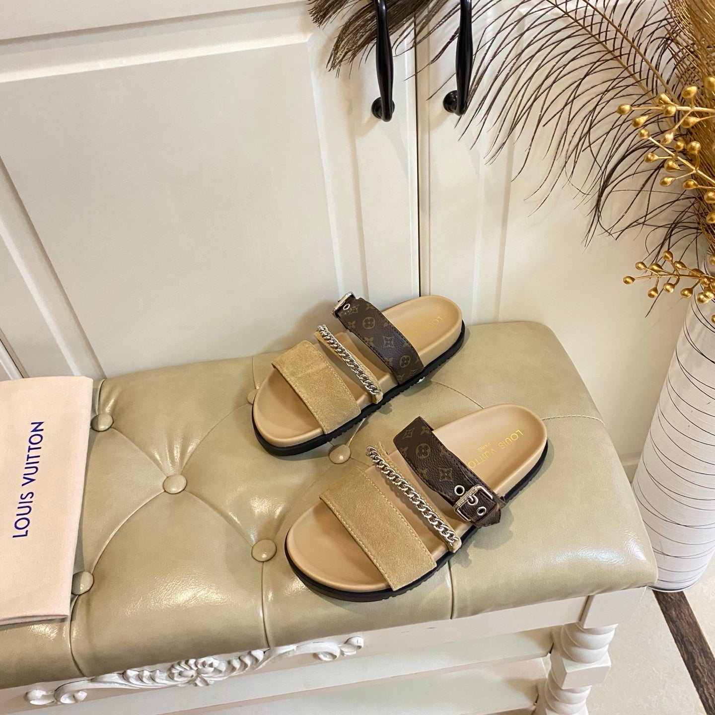 LV 26S STRAP SLIDES IN BROWN SUEDE AND CANVAS