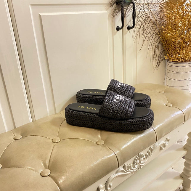 PRADA 26S SLIDE SANDALS IN BLACK LOGO RAFFIA