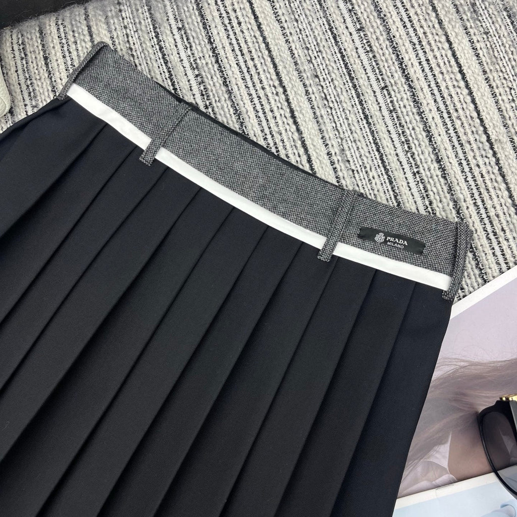 PRADA 26S PLEATED SKIRT 762