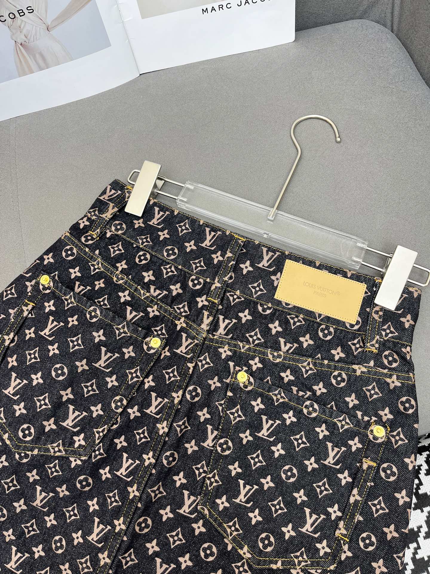 LV NEW STYLE DENIM SKIRT WITH FRONT CENTER ZIPPER 269062