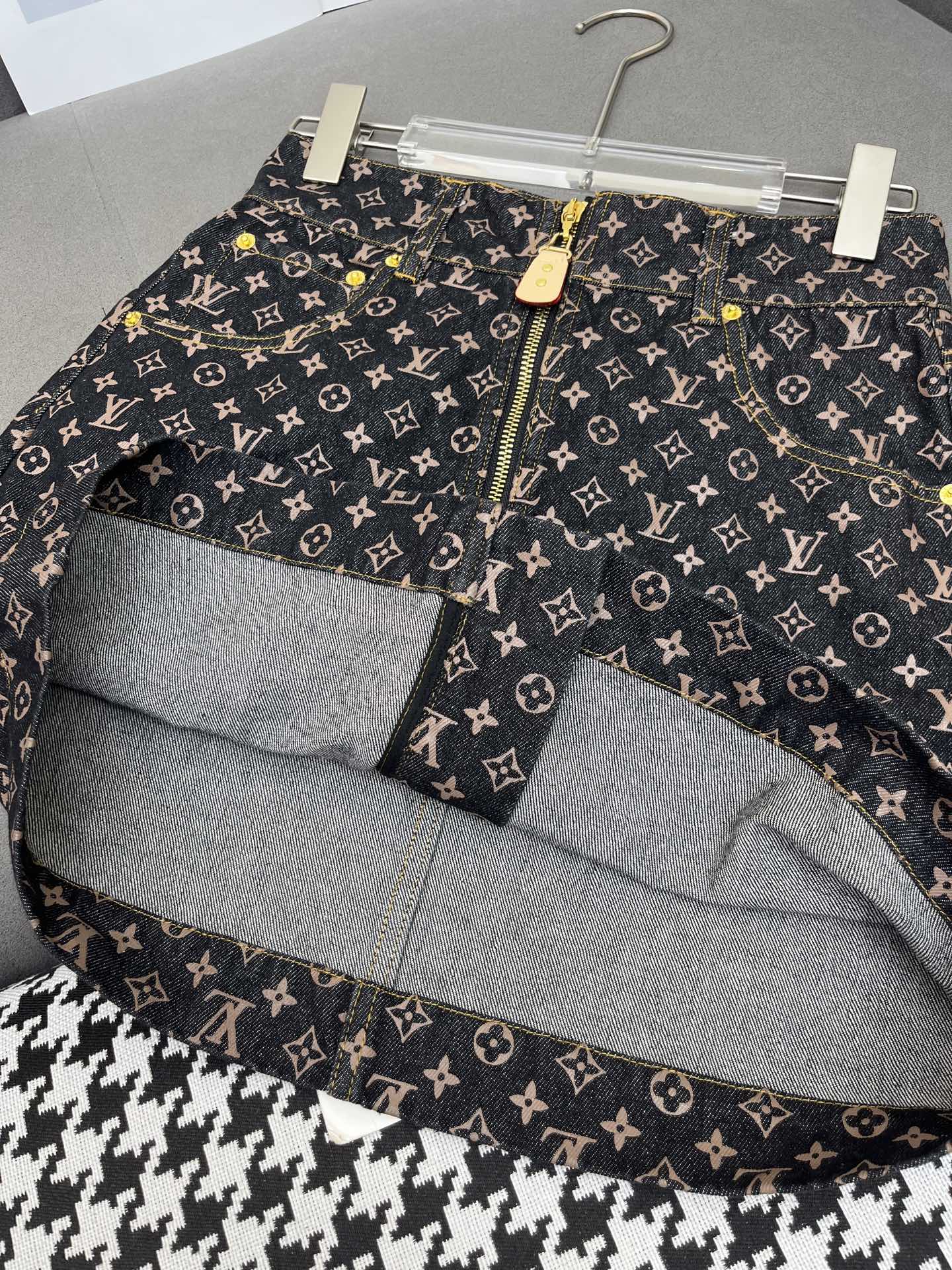 LV NEW STYLE DENIM SKIRT WITH FRONT CENTER ZIPPER 269062