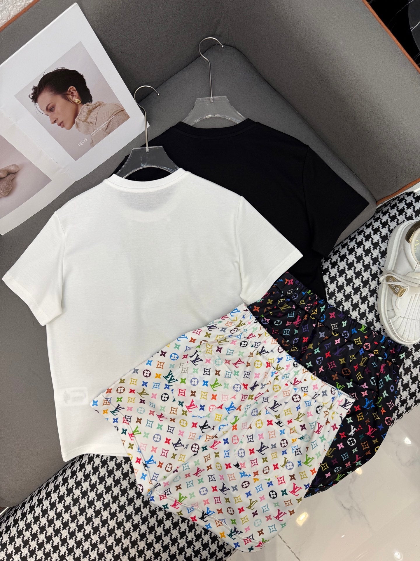LV NEW T-SHIRT AND SHORTS SET WITH GOLD HARDWARE DETAILS