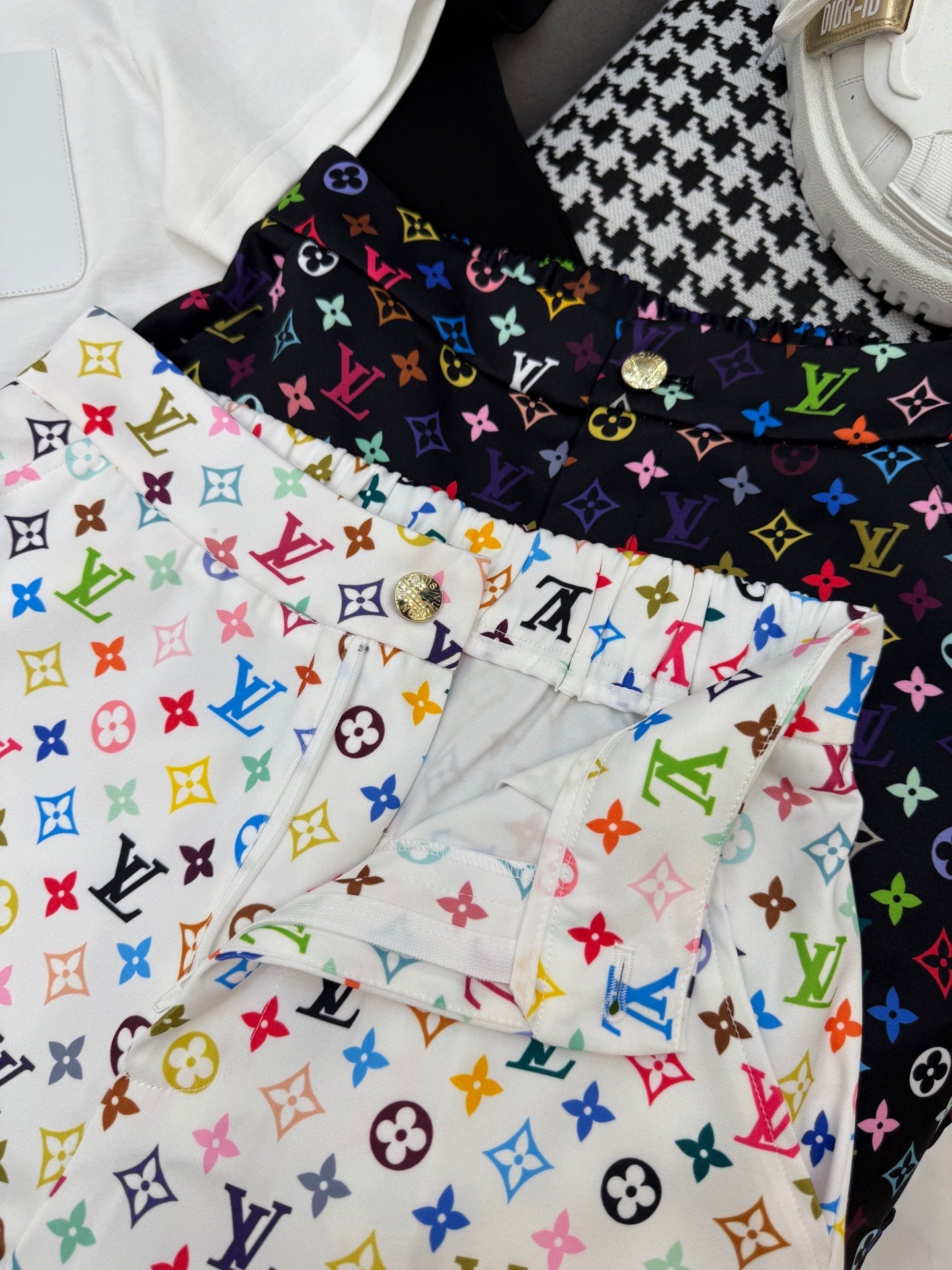 LV NEW T-SHIRT AND SHORTS SET WITH GOLD HARDWARE DETAILS