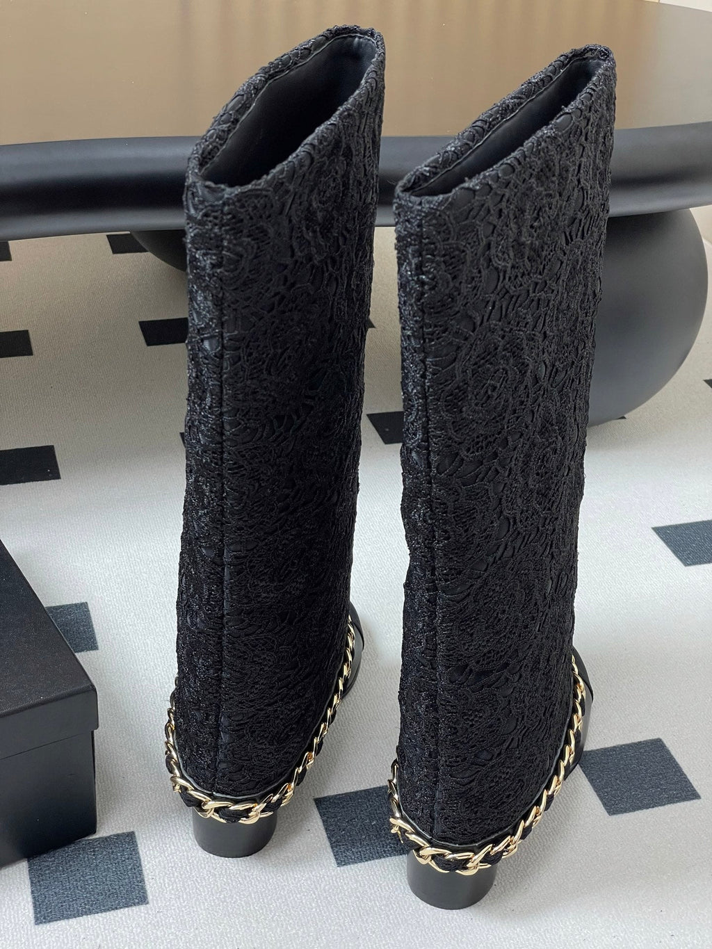CC FLORAL BOOTS 60MM IN BLACK CALFSKIN WITH GOLD CHAIN