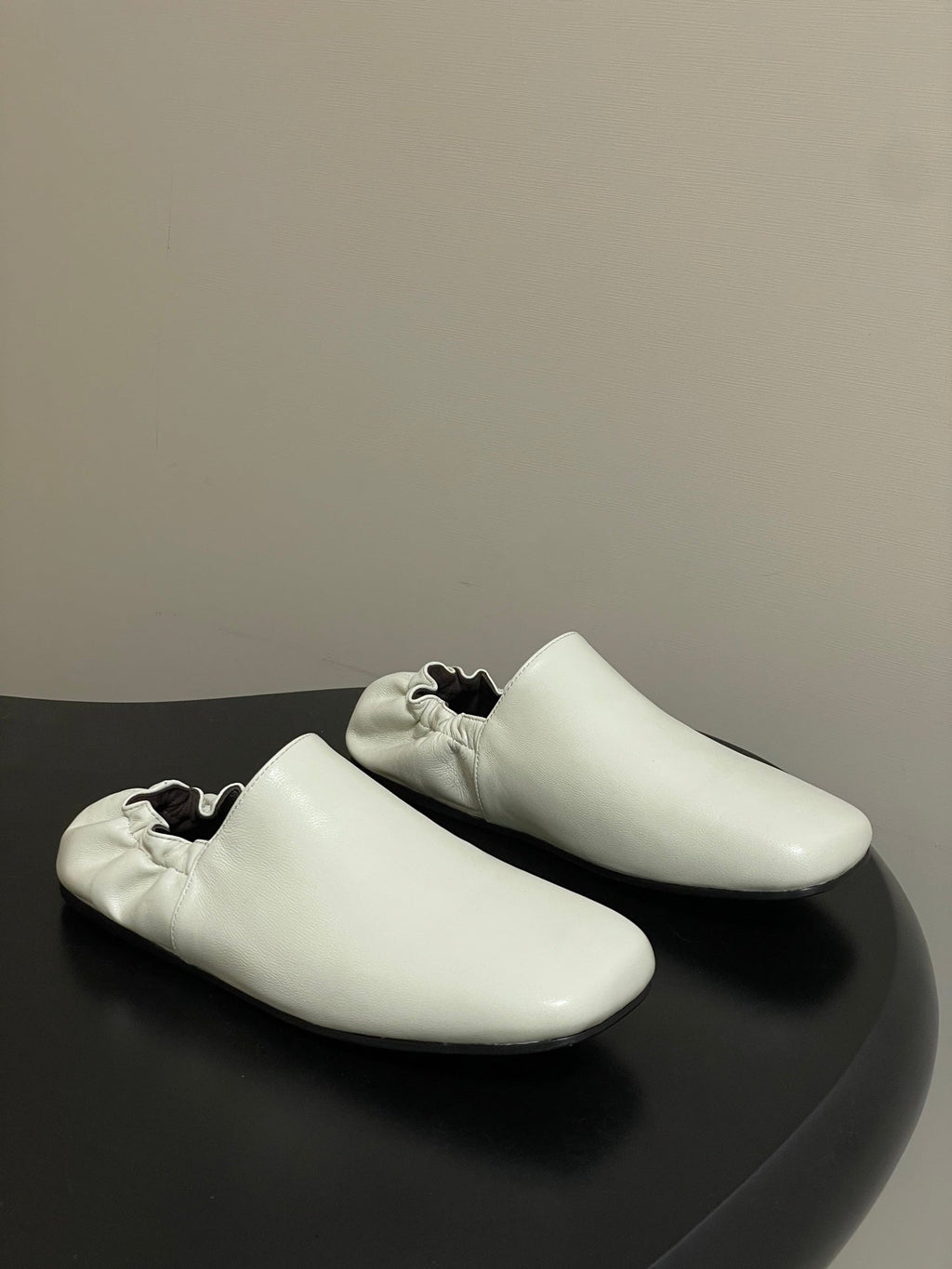 CELINE 26S ELASTIC-BACK FLAT SHOES IN WHITE LAMBSKIN