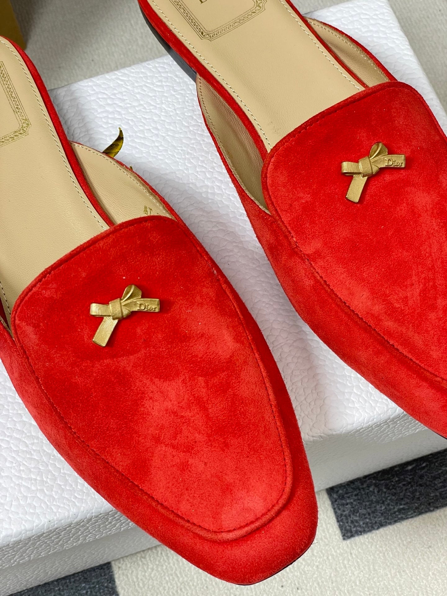 DIOR 26S MULES IN RED SUEDE WITH BOW