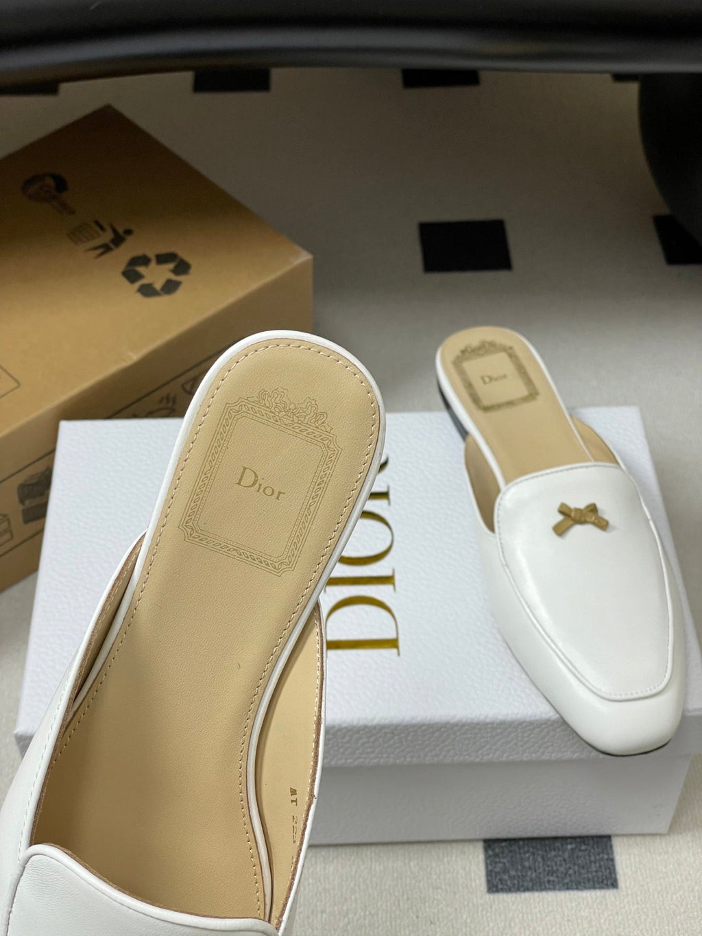 DIOR 26S MULES IN WHITE CALFSKIN WITH BOW