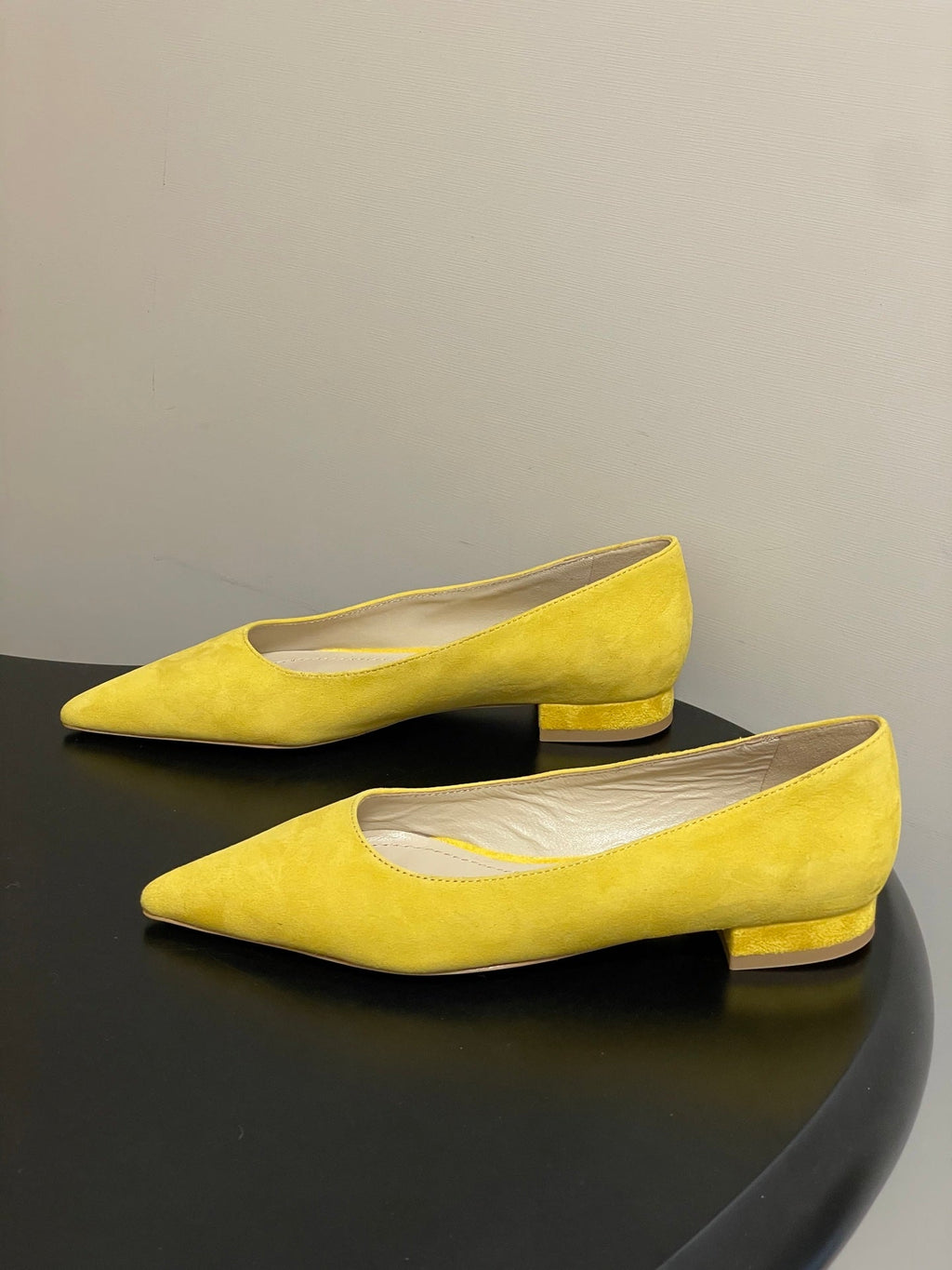 GIANVITO ROSSI 26S FLATS IN YELLOW SUEDE