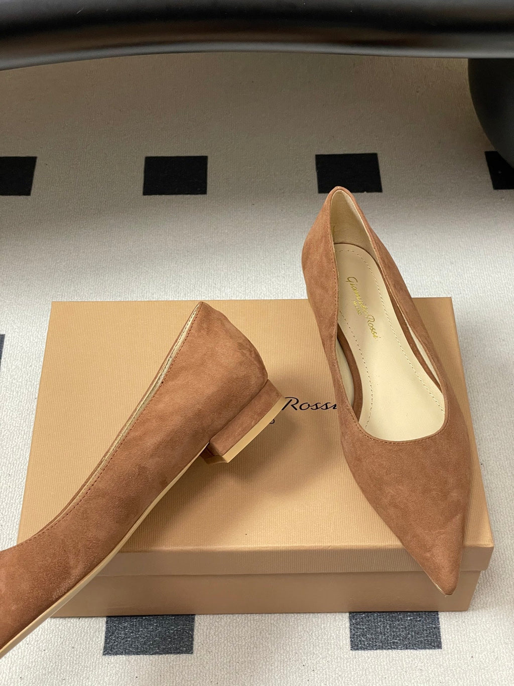 GIANVITO ROSSI 26S FLATS IN BROWN SUEDE