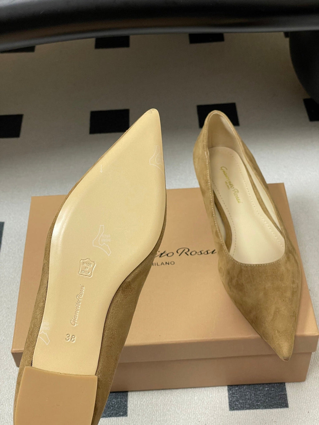 GIANVITO ROSSI 26S FLATS IN LIGHT BROWN SUEDE