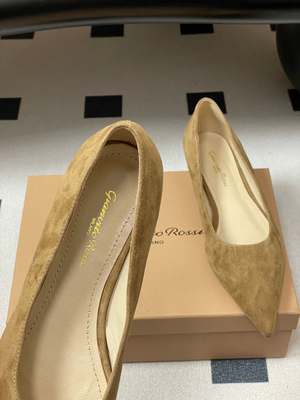 GIANVITO ROSSI 26S FLATS IN LIGHT BROWN SUEDE