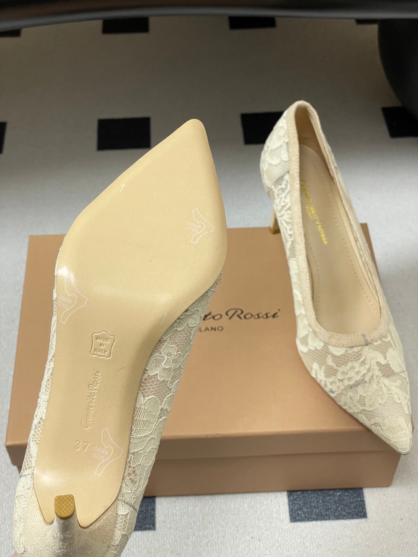 GIANVITO ROSSI 26S HIGH HEELS 85 MM IN CREAM WHITE LACE