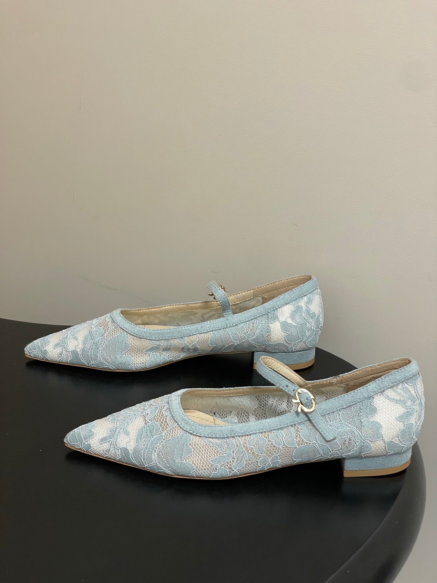 GIANVITO ROSSI 26S MARY JANE IN LIGHT BLUE LACE