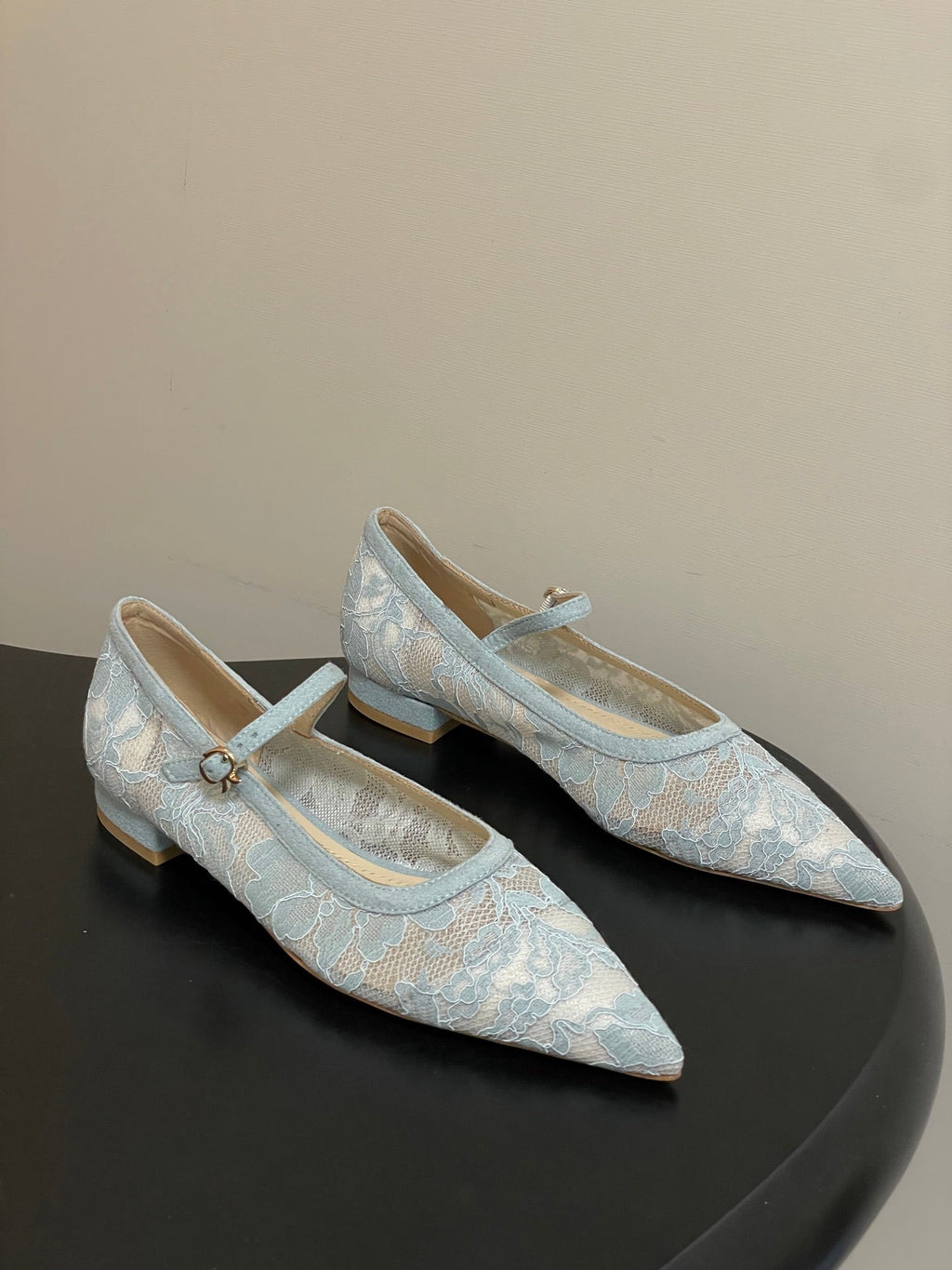 GIANVITO ROSSI 26S MARY JANE IN LIGHT BLUE LACE