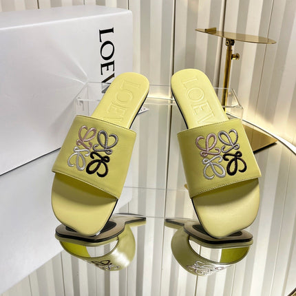 LOEWE 26S LOGO-EMBROIDERED SANDALS IN LIGHT YELLOW CALFSKIN