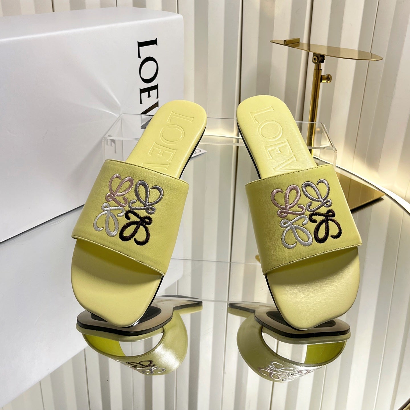 LOEWE 26S LOGO-EMBROIDERED SANDALS IN LIGHT YELLOW CALFSKIN