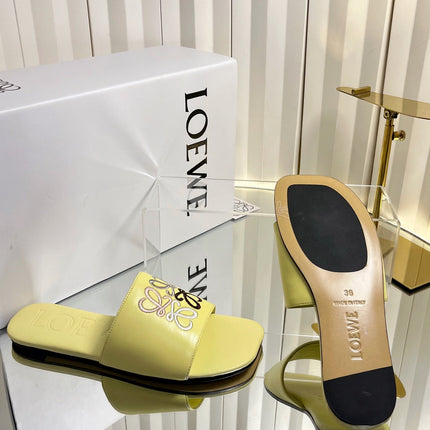 LOEWE 26S LOGO-EMBROIDERED SANDALS IN LIGHT YELLOW CALFSKIN