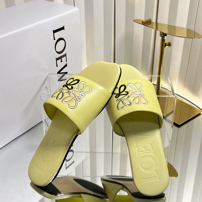 LOEWE 26S LOGO-EMBROIDERED SANDALS IN LIGHT YELLOW CALFSKIN
