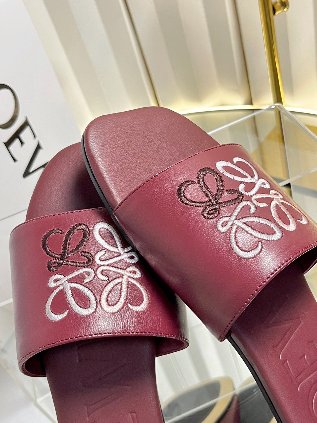 LOEWE 26S LOGO-EMBROIDERED SANDALS IN DARK RED CALFSKIN