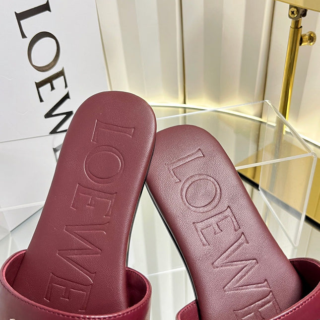 LOEWE 26S LOGO-EMBROIDERED SANDALS IN DARK RED CALFSKIN