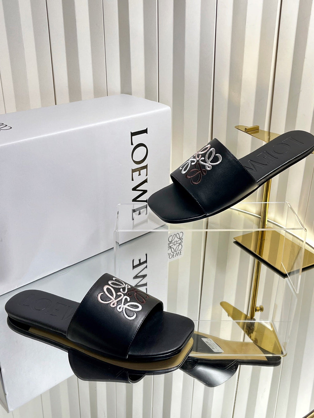 LOEWE 26S LOGO-EMBROIDERED SANDALS IN BLACK CALFSKIN