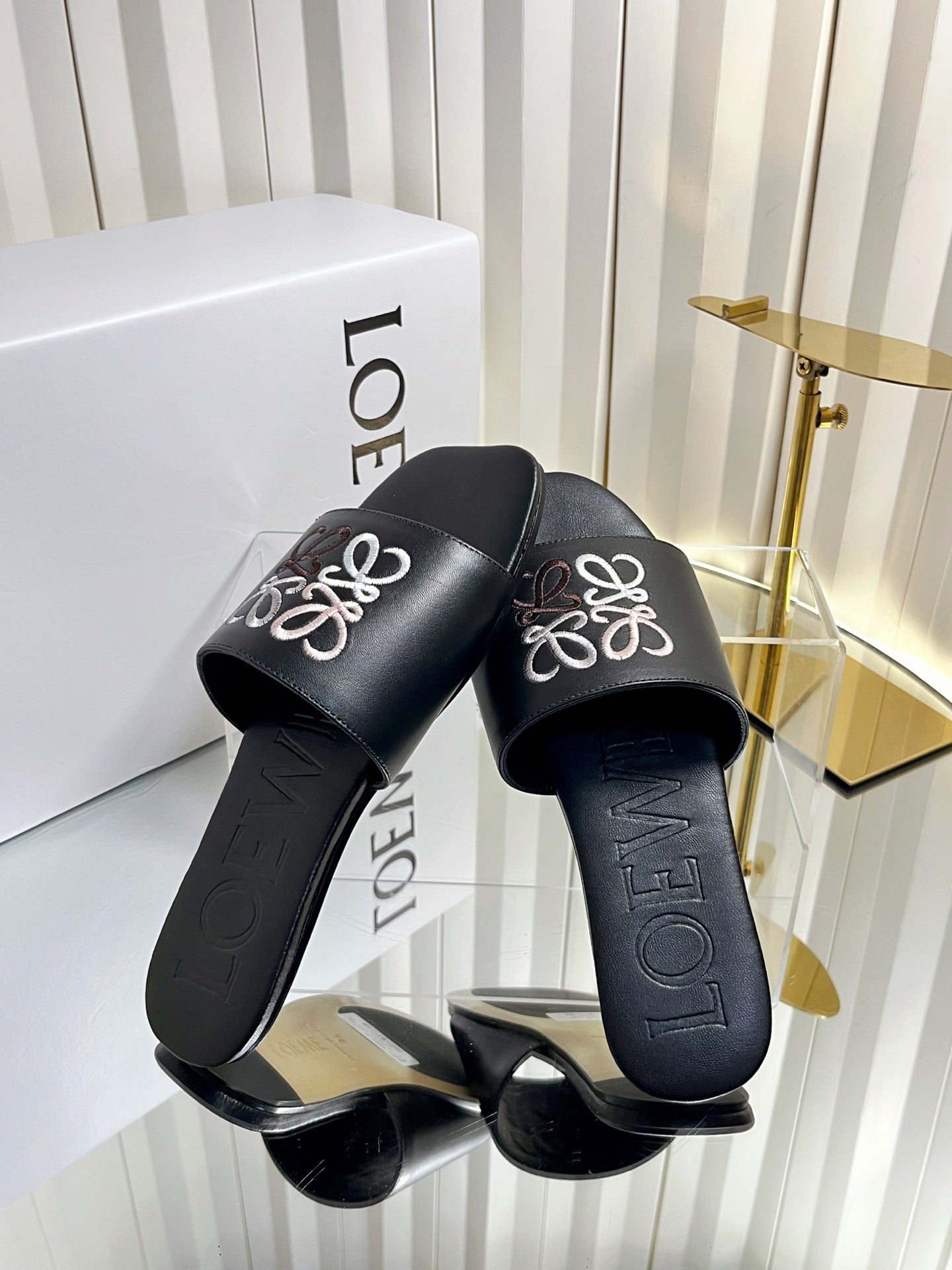 LOEWE 26S LOGO-EMBROIDERED SANDALS IN BLACK CALFSKIN