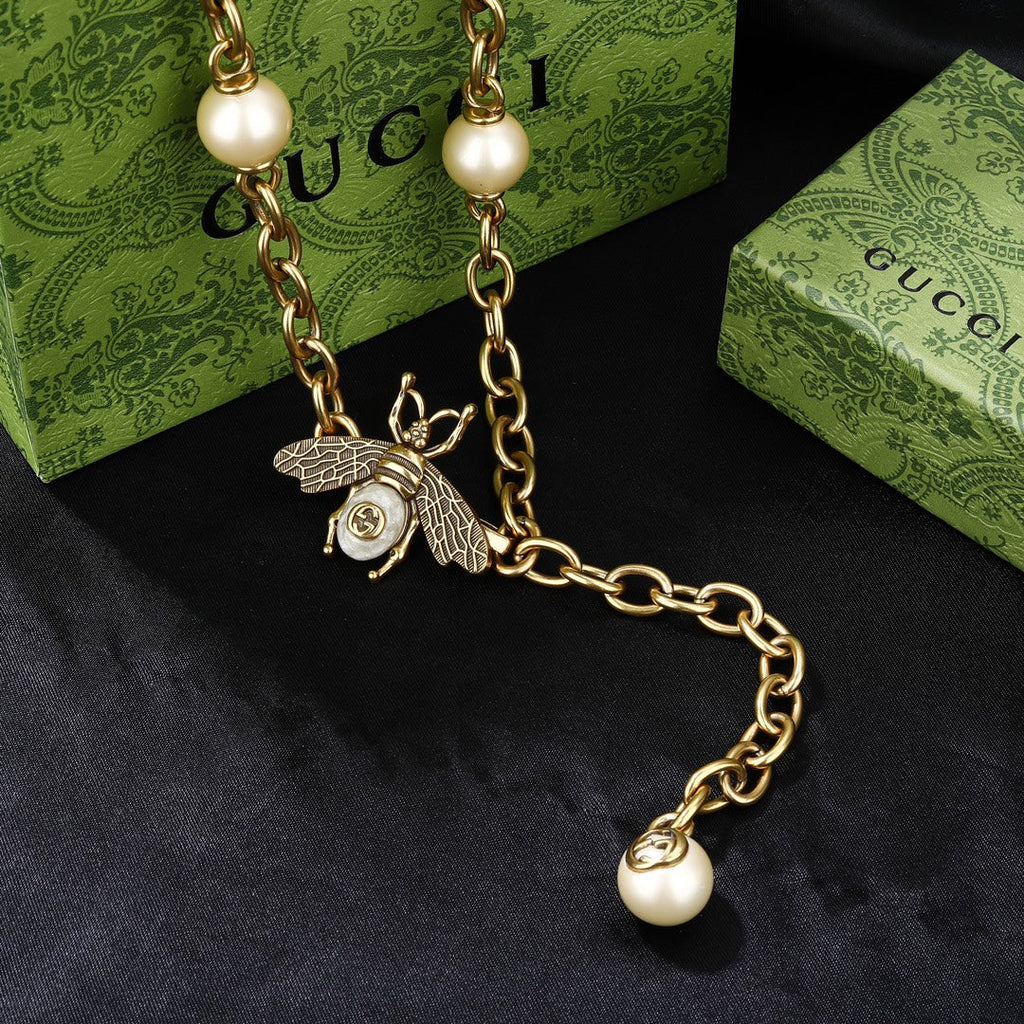 GUCCI 26S BEE PEARL CHAIN NECKLACE IN GOLD TONE METAL 615893