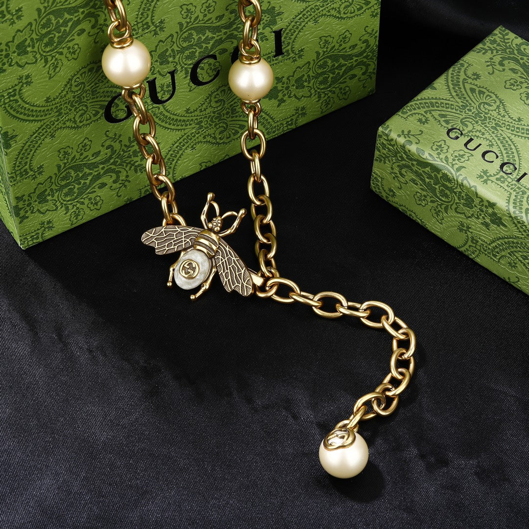 GUCCI 26S BEE PEARL CHAIN NECKLACE IN GOLD TONE METAL 615893