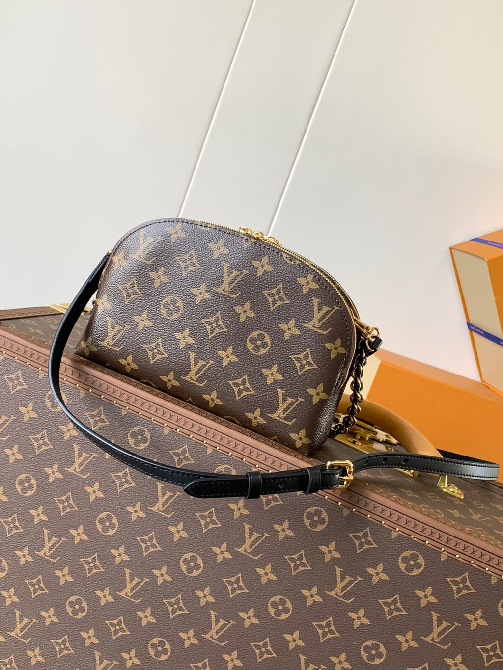 ALMA BE BAG 27 IN BROWN MONOGRAM CANVAS AND COWHIDE