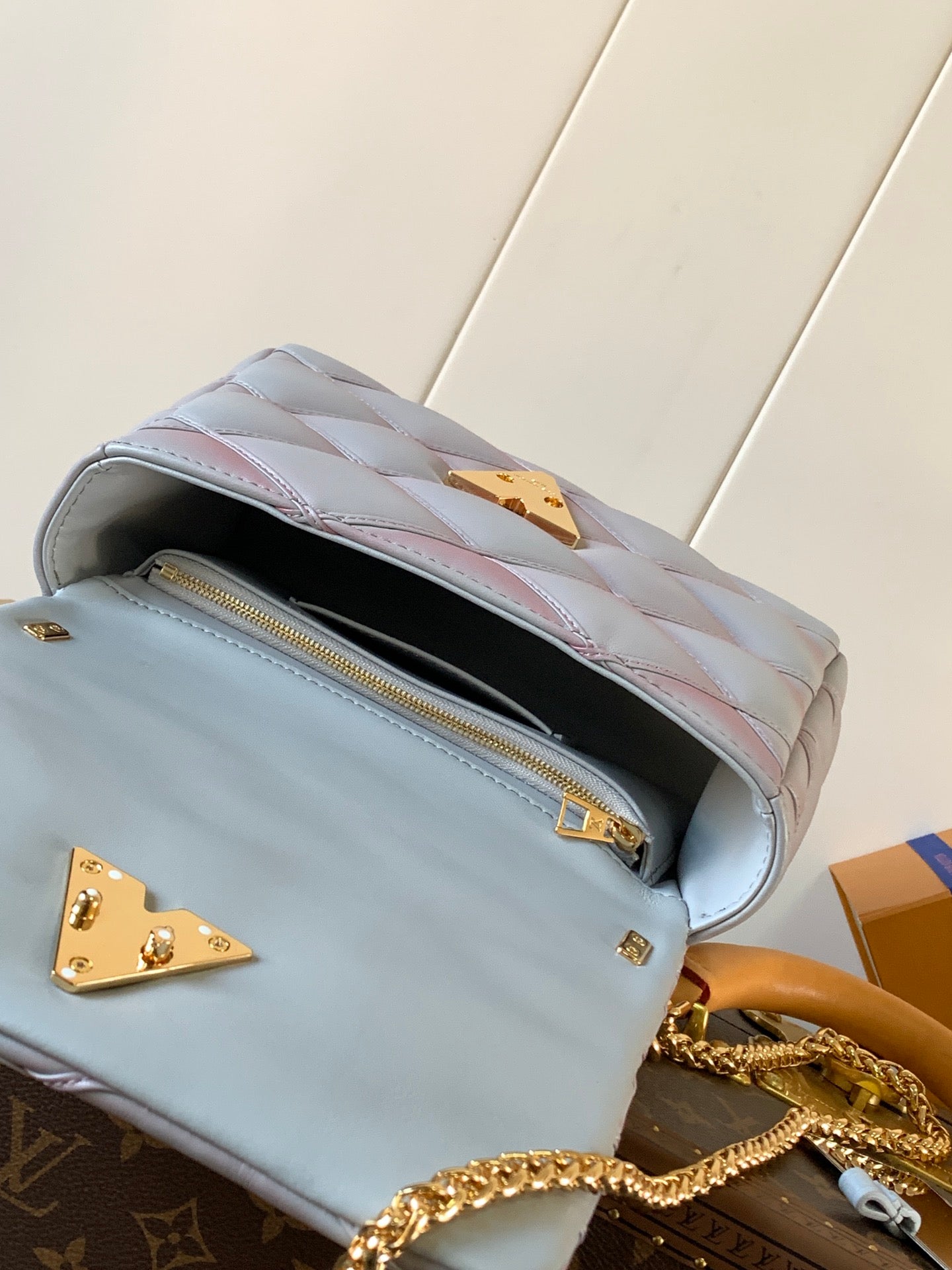 LV 25S GO-14 MM 23 IN LAVENDER GRAY QUILTED LAMBSKIN GOLD HARDWARE
