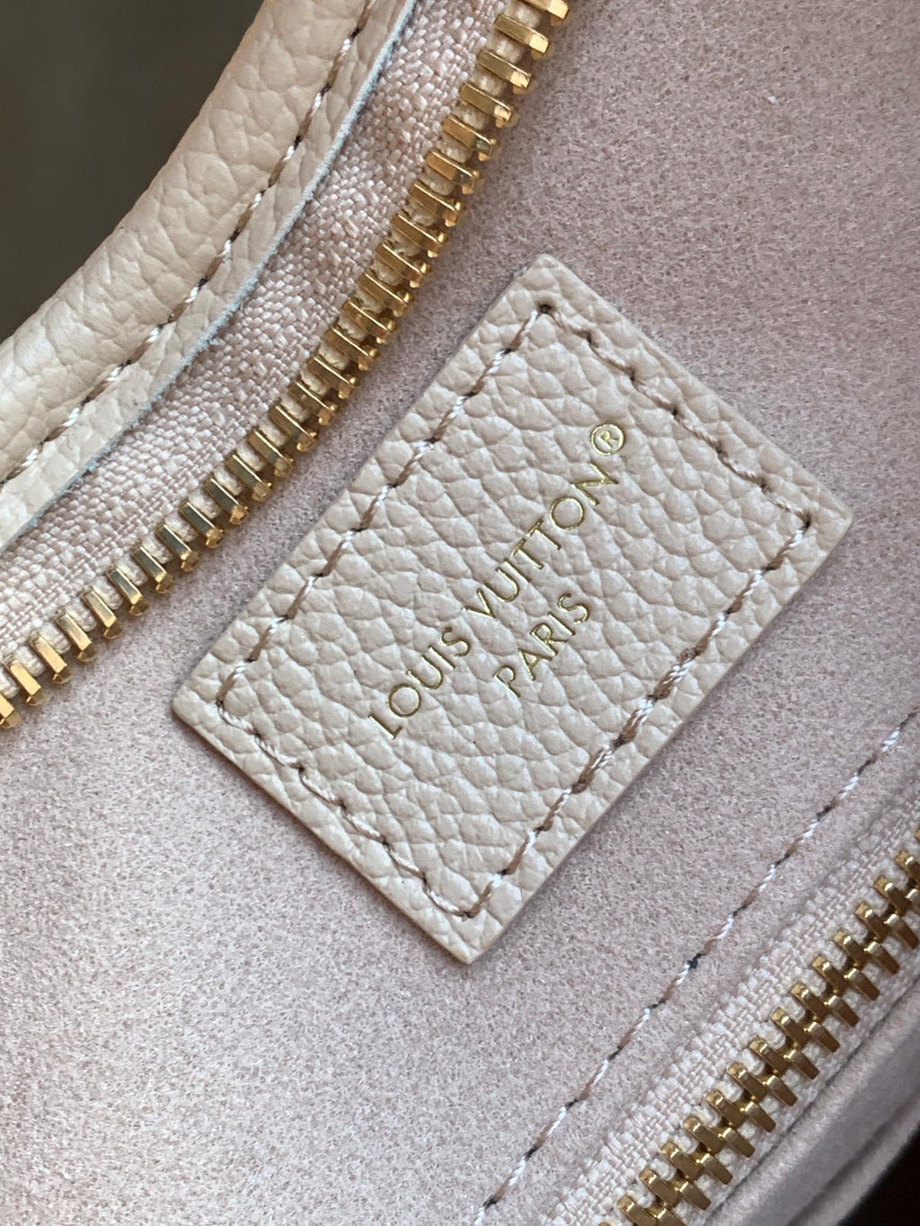 CARRYALL BAG 30 IN WHITE MONOGRAM CALFSKIN GOLD HARDWARE