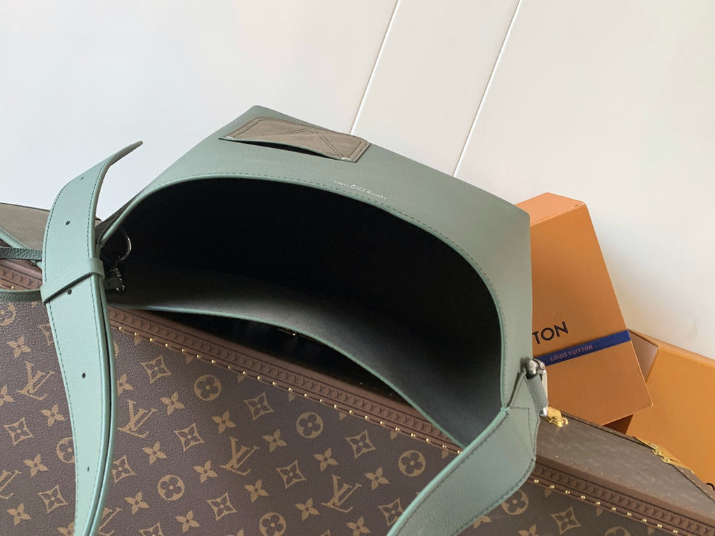 LV 26S VERSO HOBO BAG 33 IN PASTEL GREEN CALFSKIN