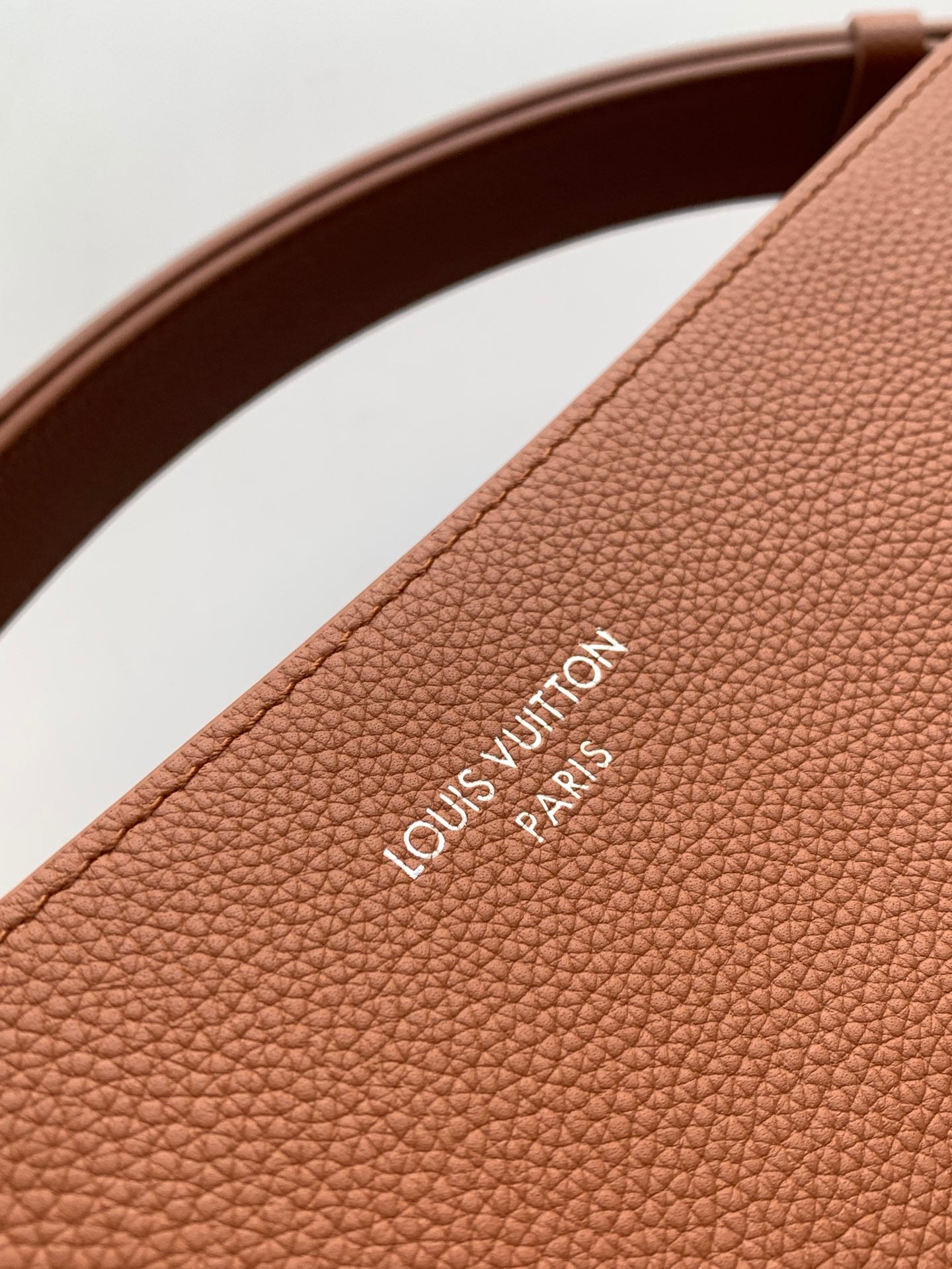 LV 26S VERSO HOBO BAG 33 IN BURNT ORANGE CALFSKIN